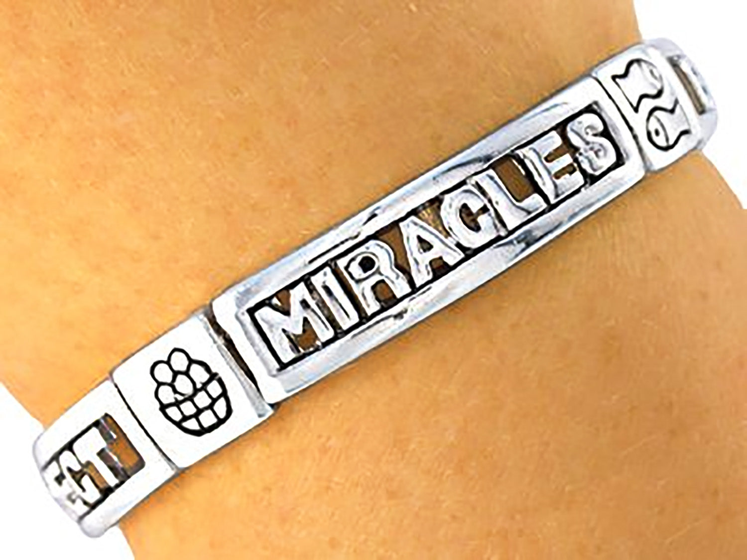 Messianic Torah(Old Testament),Expect Miracles Stretch Bracelet,Loaves Of Bread, Fish, Silvertone. What A Wonderful Gift For Yourself, Or Someone Special.This Is Also Used As A Gift To Someone Who Has Lost Hope,Sick,Has Cancer,Lost A Loved One